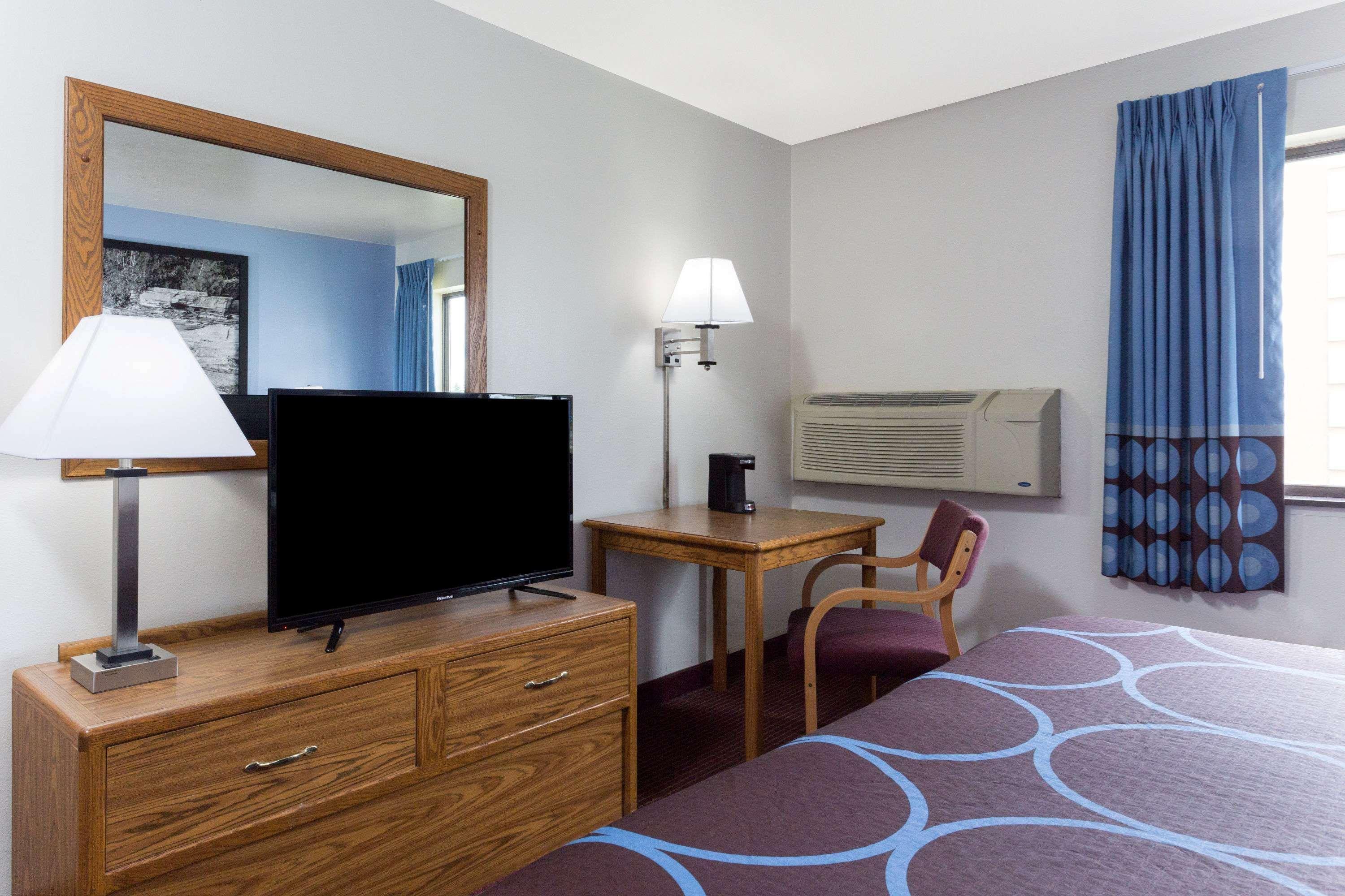 Super 8 By Wyndham Wisconsin Dells Hotell Eksteriør bilde